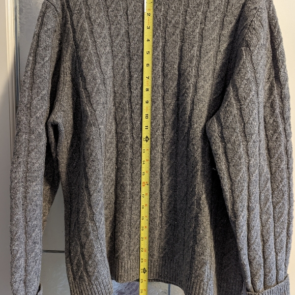 Vintage, Eddie Bauer, classic crew neck cable knit sweater. 100% lambs wool. - Picture 5 of 6